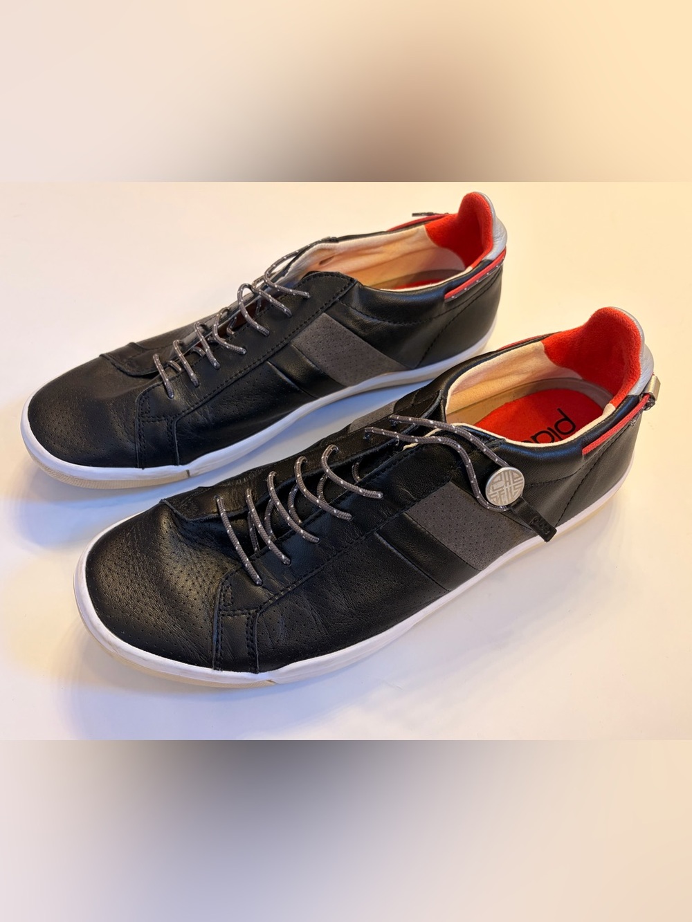 Plae Mulberry Black Leather Casual Sneakers 552010-001 Men’s 10, Women’s 11.5